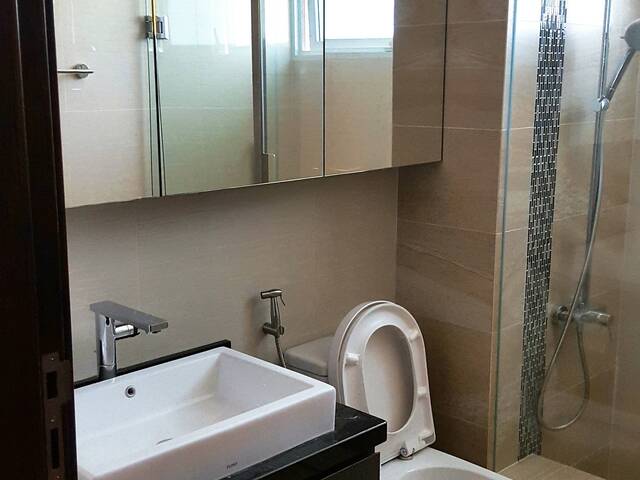 Room for single in the condominium @ 57 Kovan Road Singapore 548147