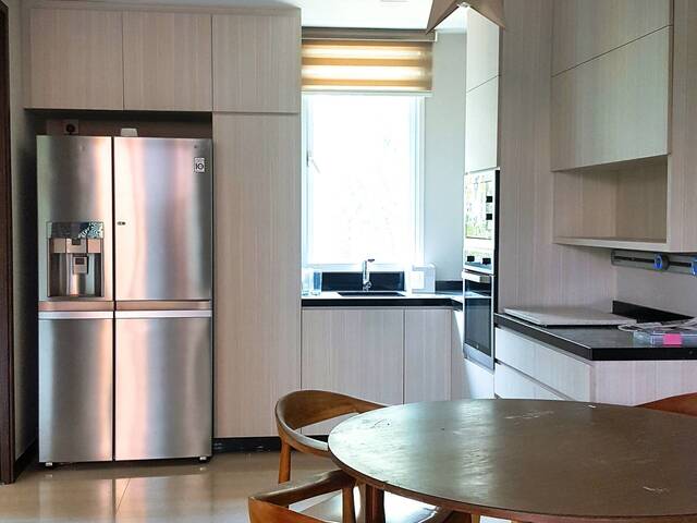 Room for single in the condominium @ 57 Kovan Road Singapore 548147