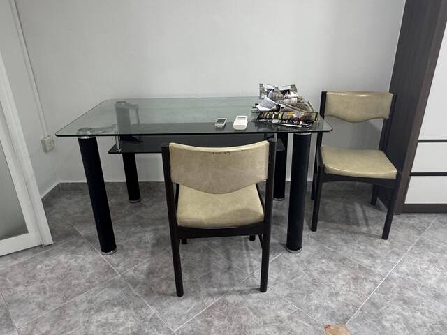 1 min walk Holland Village MRT