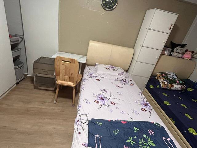 Room near Bedok MRT, 1 lady to share