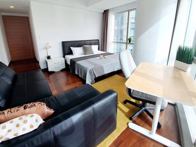Big Master Bedroom , Working professionals Place ,CBD Downtown MRT