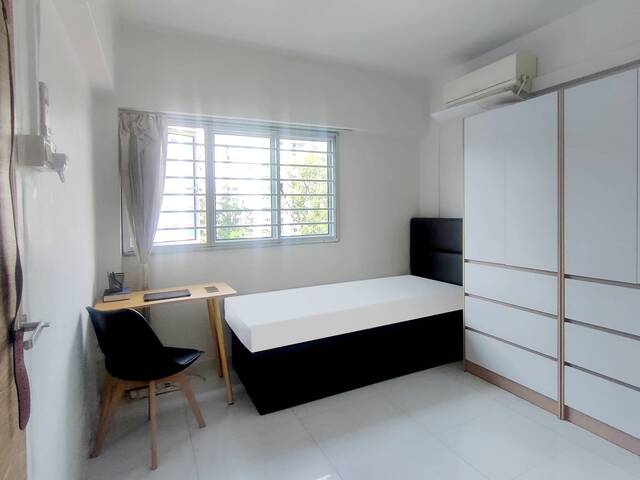 Big Room Near AMK Hub & MRT / Mayflower MRT