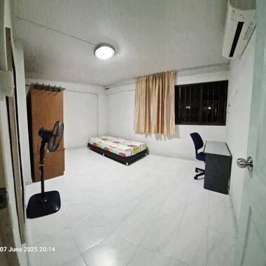 Spacious single room (next to DT33)