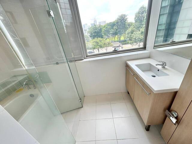 Full Furnish Big Master Room - Raffles place MRT .!!