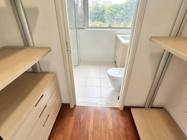 Full Furnish Big Master Room - Raffles place MRT .