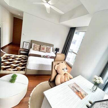Full Furnish Big Master Room - Raffles place MRT .