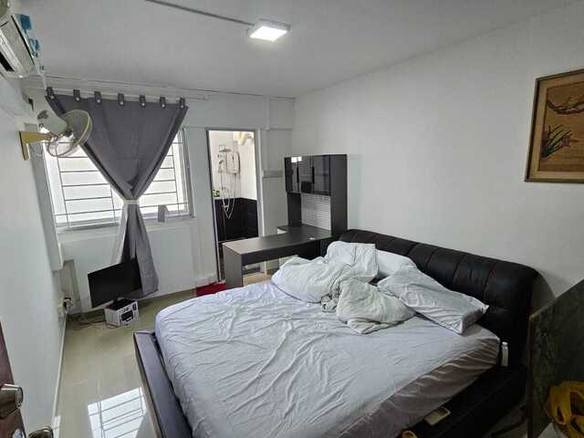 Master bedroom, 5min from Yishun MRT, North point.