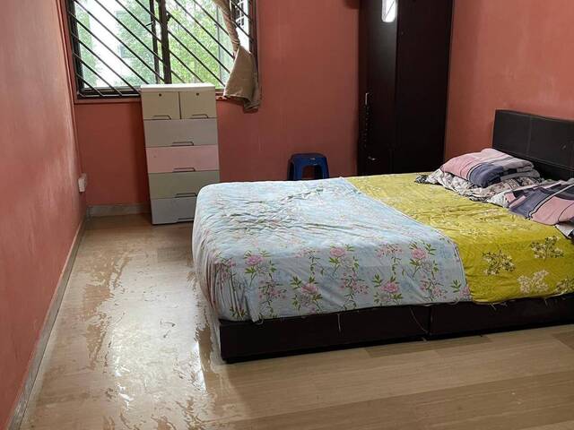 Jurong east common room need 1 female person to share with another female person. $500 all inclusive