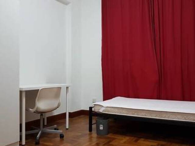 Common Bedroom Parc Oasis Condo, opp Chinese Garden MRT station