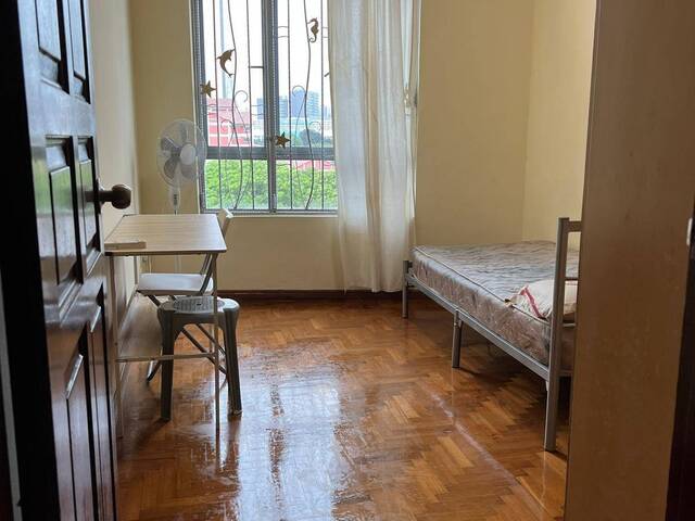 š¢ Kallang MRT Super Spacious common Room for Rent!