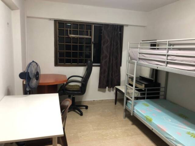 Blk661 Yishun Jumbo HDB big common room for rent
