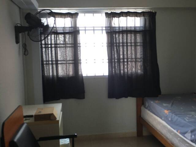 Common room at 301 bukit batok street 31 for rent! Aircon wifi!