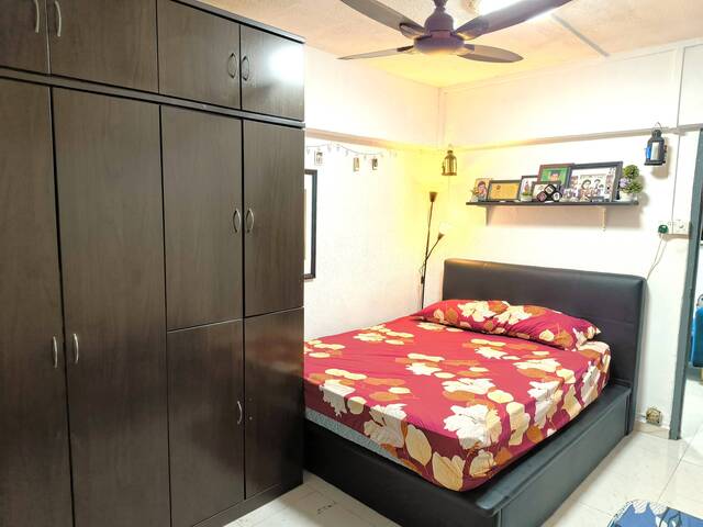 Master room for Rent at blk 11 Haig Road. Near to Paya Lebar MRT! NO AGENT FEE