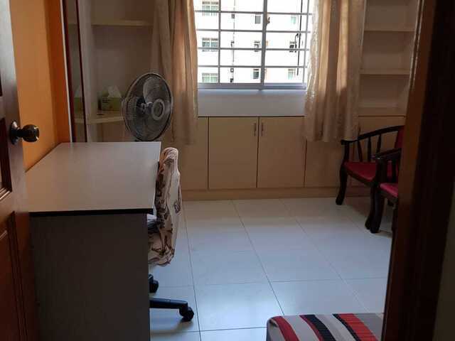 Near Meridian LRT! Common room at 173b punggol field for rent! Wifi available!