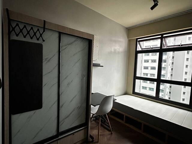 Common room at 818c Choa Chu Kang avenue 1 for rent! Aircon wifi!