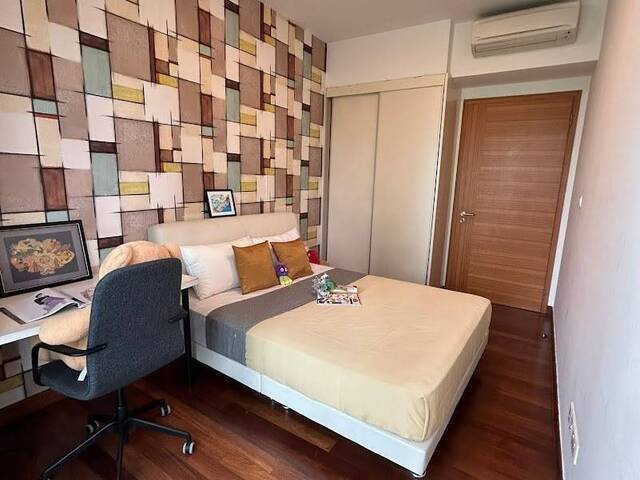 Newly Furnished Big Queen Room with Outdoor Balcony - Just inside CBD!!