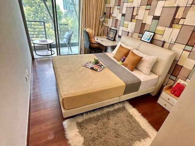 Newly Furnished Big Queen Room with Outdoor Balcony - Just inside CBD!!