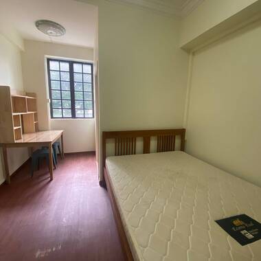 Master room @ paya lebar rent . 5mins to mrt $1500 no owner stay