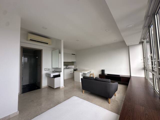 Studio in Siglap with a great view