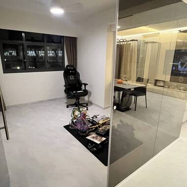 30 seconds to Canberra MRT