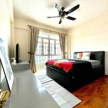 Estella Gardens near airport - Available Immediately!