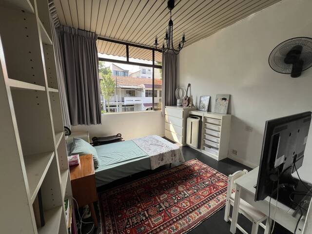 Large 350sqft suite room for rent