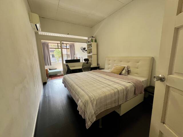 Large 350sqft suite room for rent