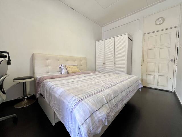 Large 350sqft suite room for rent