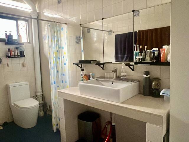 Large 350sqft suite room for rent