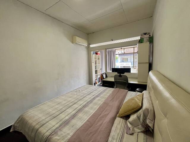 Large 350sqft suite room for rent