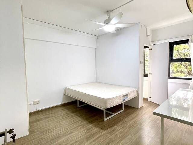 Common room for rent next to MRT/bus stop/beach