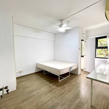 Common room for rent next to MRT/bus stop/beach