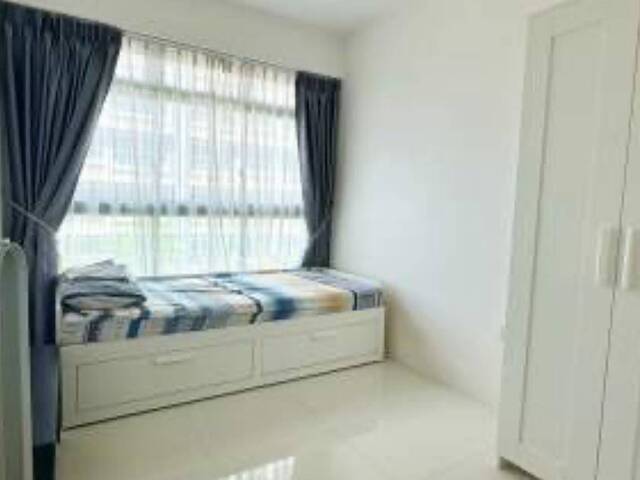 Common room at 615a Edgefield plains for rent! Aircon wifi!