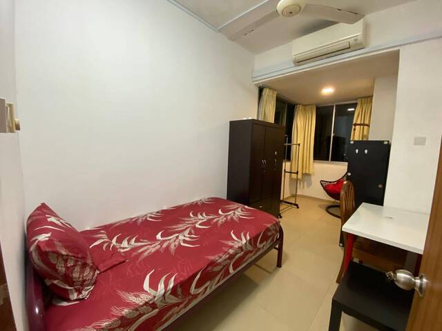 Room For Rent - SUMMER GREEN #11-02 RM5