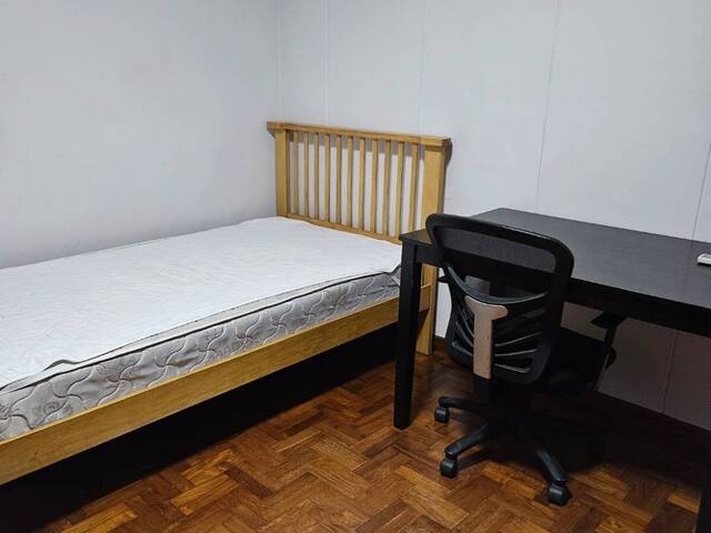 Share Room @ 839 Jurong West St 81