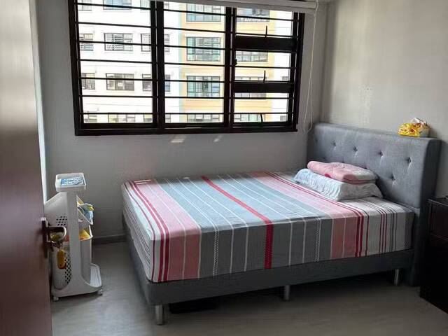 Common room at 462c yishun avenue 6 for rent! Aircon wifi!
