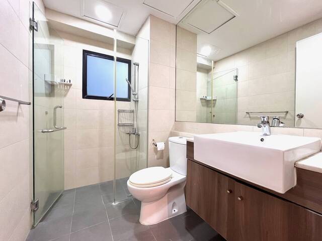 Walking distance to 2 MRT and Malls at River Valley