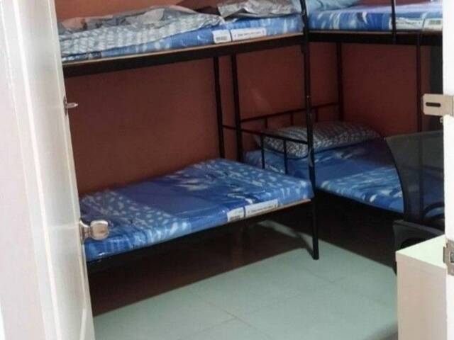 Room Sharing With 3 Males