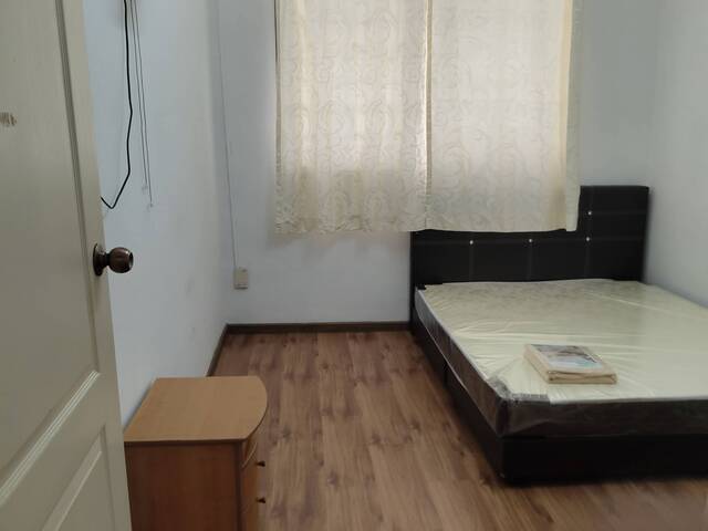 Tamil Indian family we find room share or family are welcome l.