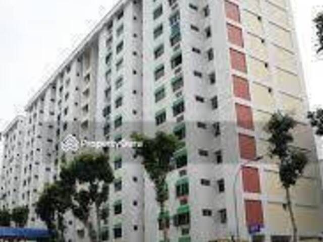 Common Room for rent at Blk 328 Woodlands Street 32. Near to Marsiling MRT! NO AGENT FEE