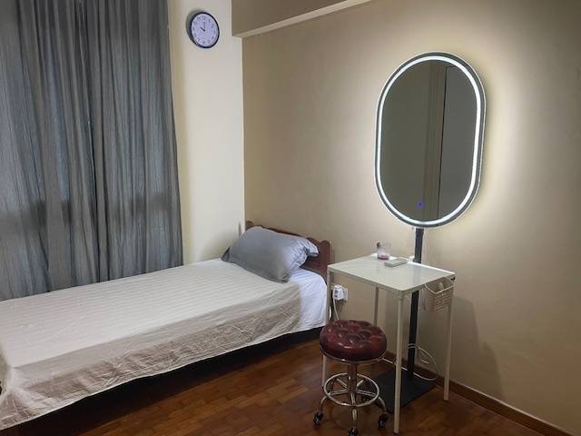 Nice condo single common room