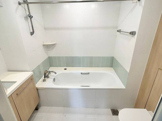 No Agent fee , CBD Location Outdoor Balcony Big Master Room