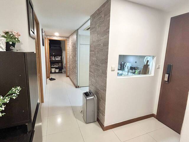 No Agent fee , CBD Location Outdoor Balcony Big Master Room