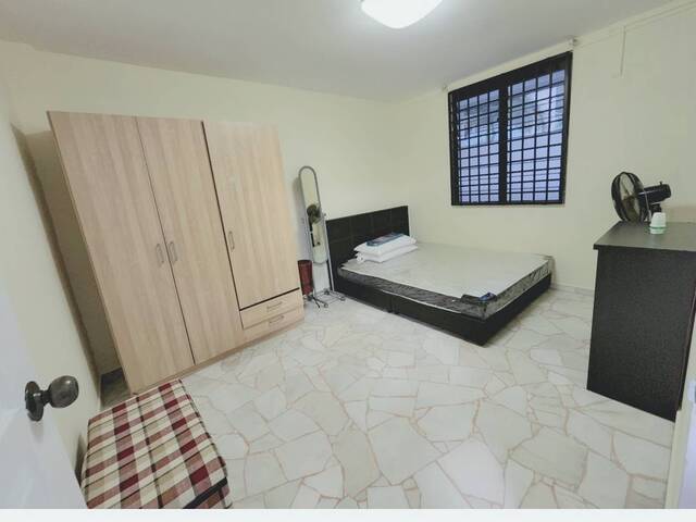 3-Room flat, Common room with aircon