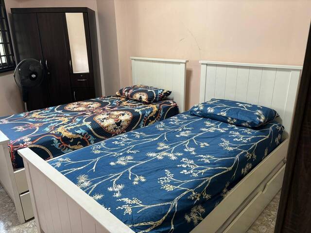 Near admiralty MRT 2 min walk