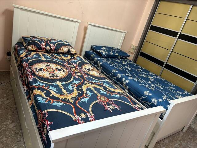 Near admiralty MRT 2 min walk