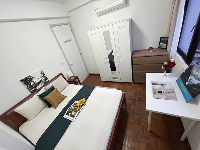 Convenient location - Condo Queen Room for Rent @ Tiong Bahru MRT..