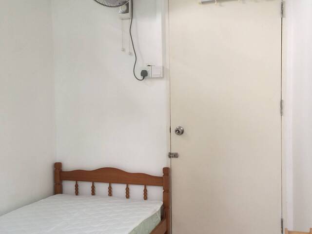 Small room near bradell mrt