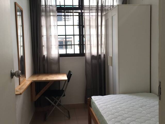 Small room near bradell mrt