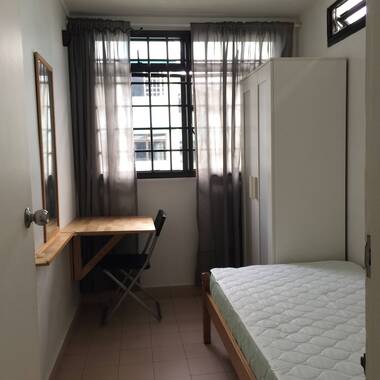 Small room near bradell mrt